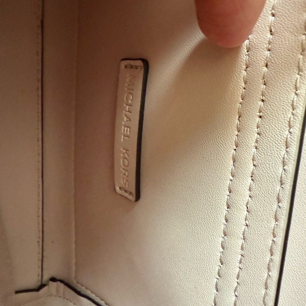 Michael Kors crossbody - Picture 4 of 9